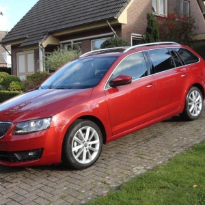 Skoda Octavia Combi EBL in Rio Red Metallic