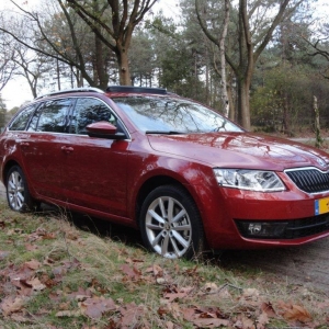 Skoda Octavia Combi EBL in Rio Red Metallic