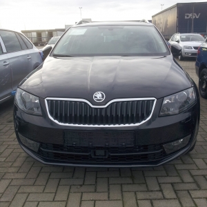 Skoda Octavia Combi EB 1.6 TDI DSG - Black Magic.