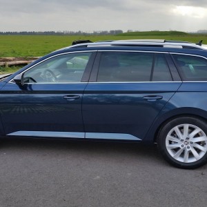 Skoda Superb Combi 3 LavaBlue DSG 120pk 1.6TDI