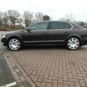 Flavio's Superb 2 met Bentley Flying Spur 19" wielen