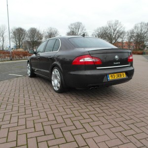Flavio's Superb 2 met Bentley Flying Spur 19" wielen