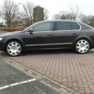 Flavio's Superb 2 met Bentley Flying Spur 19" wielen