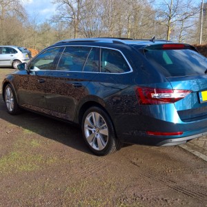Superb III TDI 190PK Style Business Lava Blue op 18" Zenith