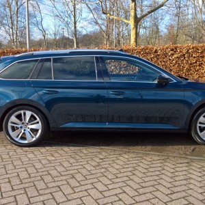 Superb III TDI 190PK Style Business Lava Blue op 18" Zenith