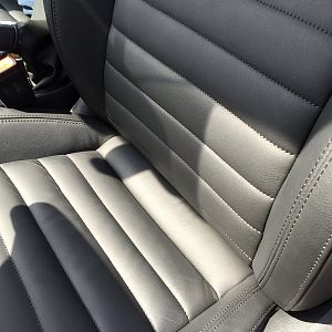 Reinigen van lederen stoelen met Mothers leathertechset