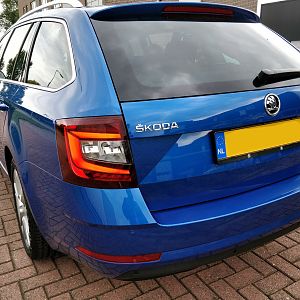 Octavia Combi 1.0 TSI Ambition Business DSG (2018) kleur Race Blue