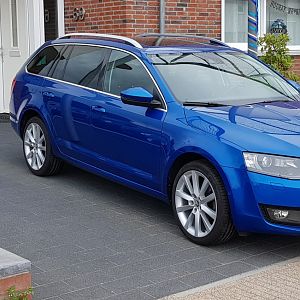 race blue