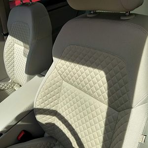 Skoda superb combi velvet red - stof beige