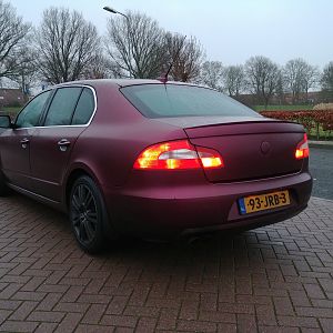 Skoda Superb 2.0 TDI 125kW FlavioX Nebula Red PlastiDip