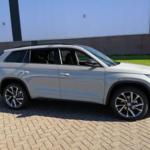 Skodiaq Sprotline Steel Grey en Zwart dak