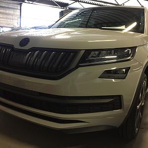Skodiaq 2019 Sportline Steel Grey geen chroom, grill rand