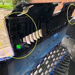 Achterzijde grill met die geklikte inzetstukken