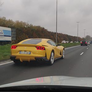 Gele Ferrari