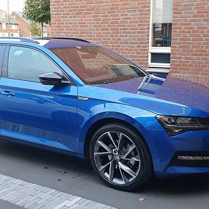 Superb IV racing blue 1