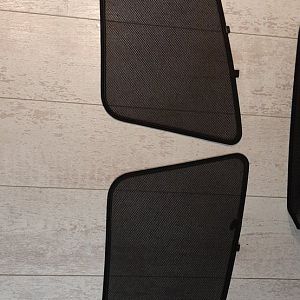 Privacy shades zijruiten achter