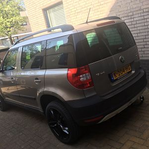 Nieuwe 18” met Hankook zomerbanden 225/45 erom gelegd