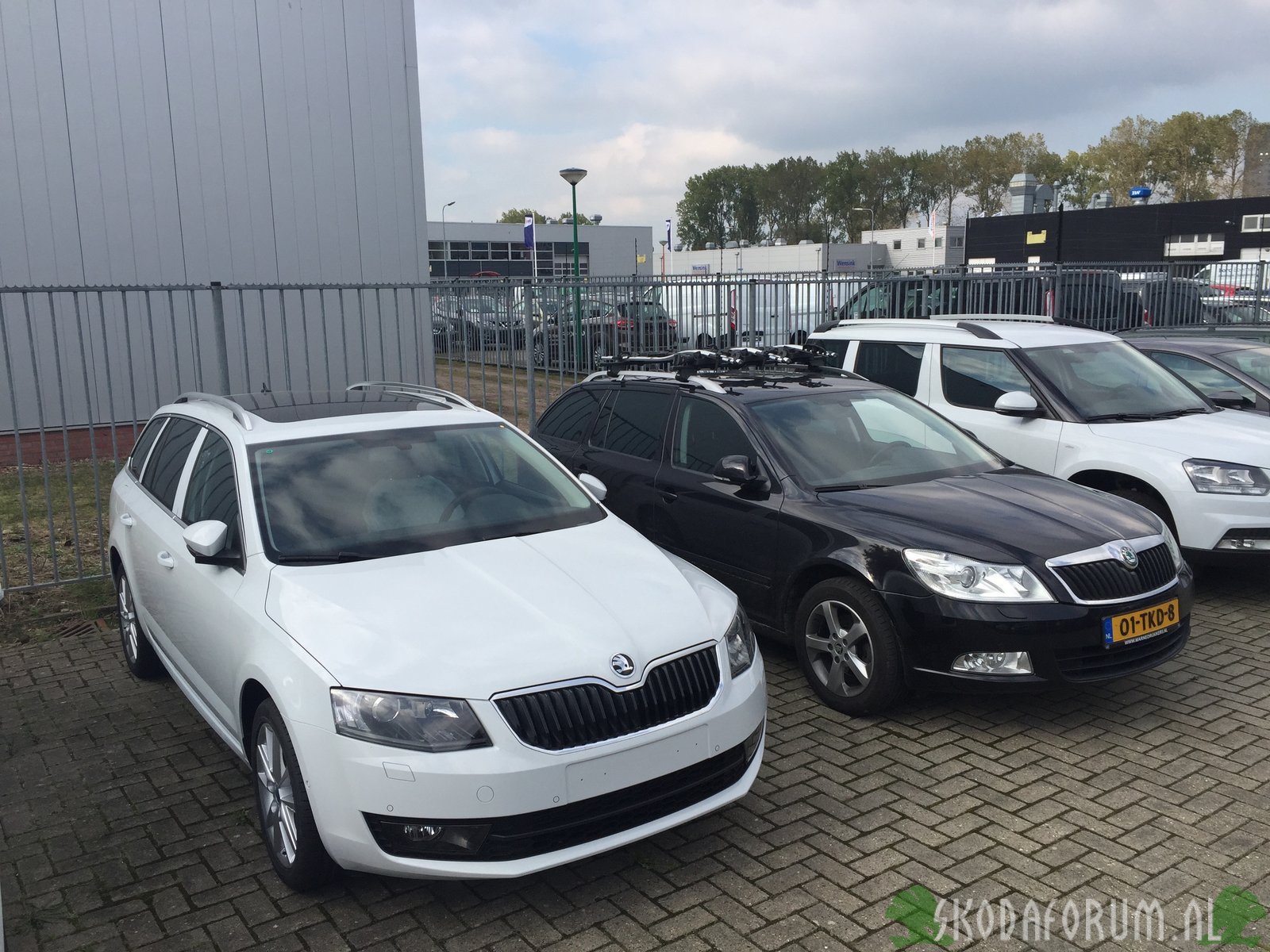 de oude en de nieuwe ;-) van zwart naar Moon white