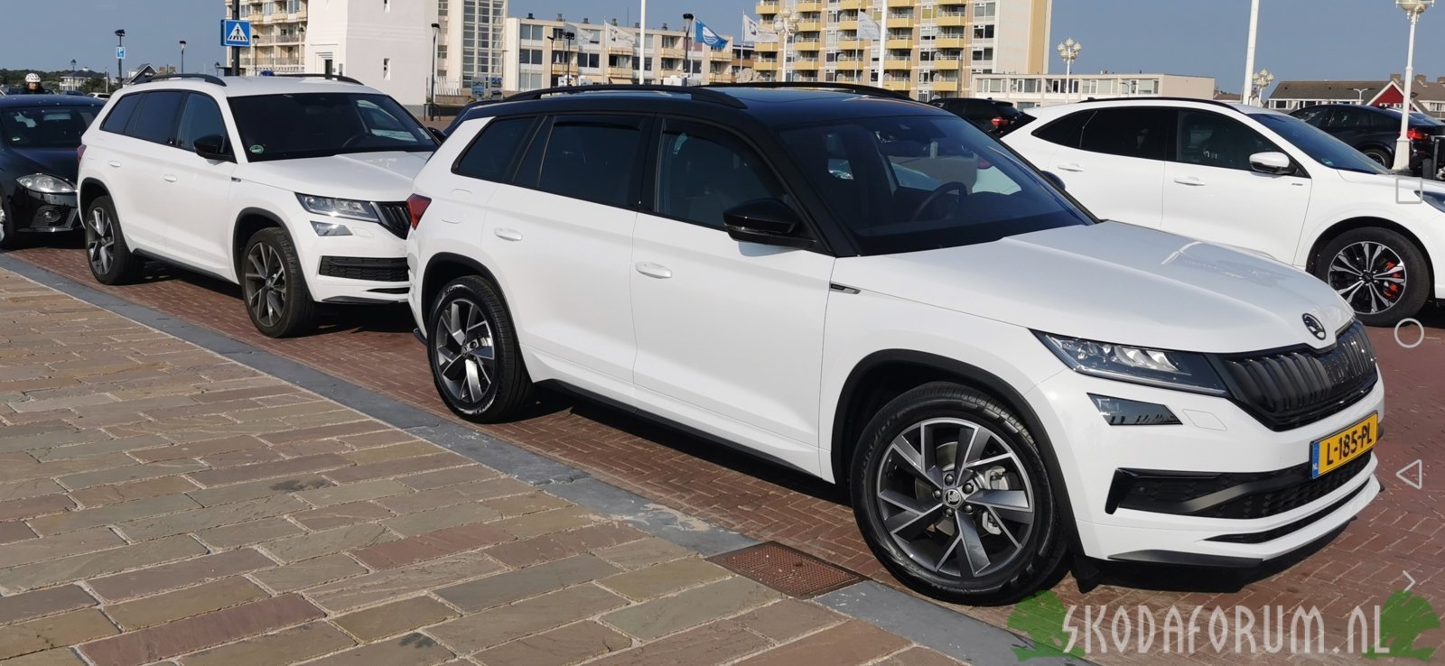 Gebroederlijk achter elkaar