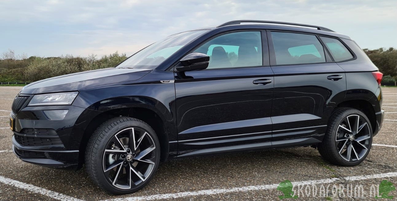 Skoda karoq black