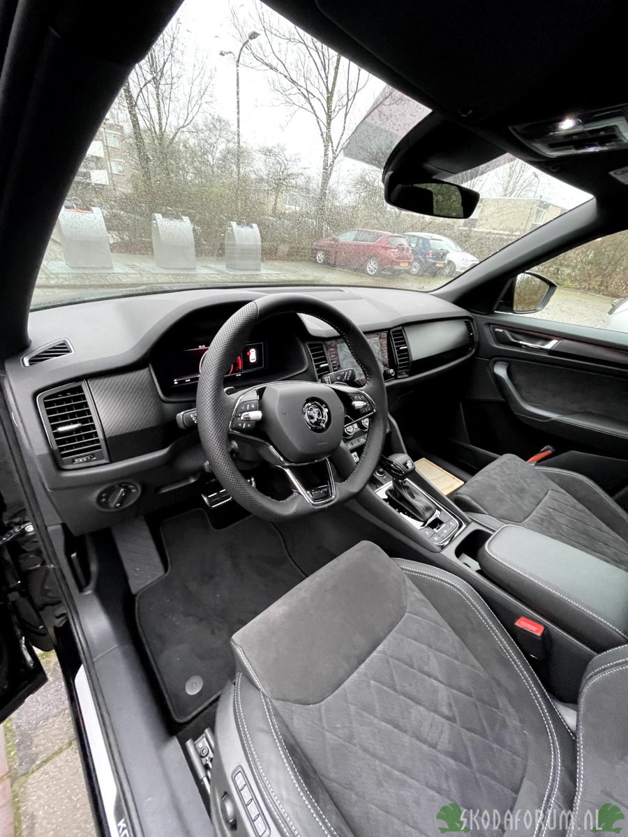 Kodiaq_2021_Crystal_black_dashboard