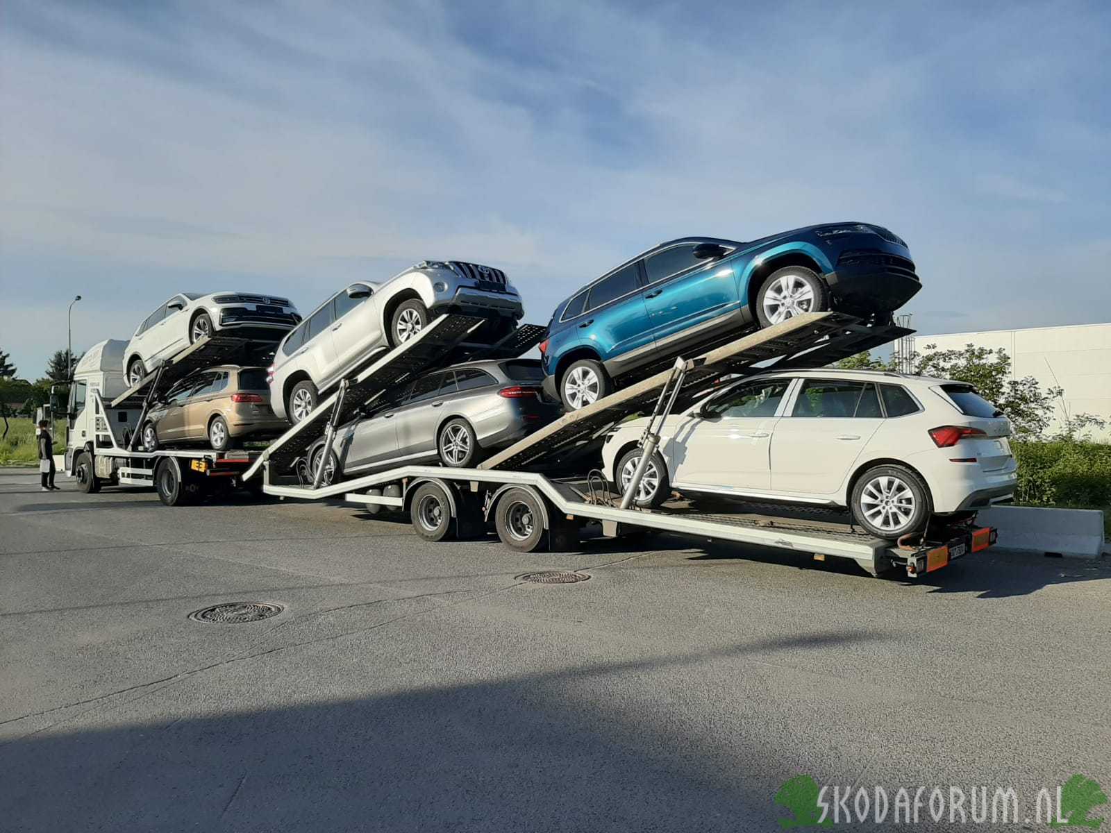 op transport,( de blauwe Karoq 1.5 DSG-7)  zaterdag 11 mei besteld, productie 17-05-2020 en nu onderweg naar Nederland ( 19-05-2020).