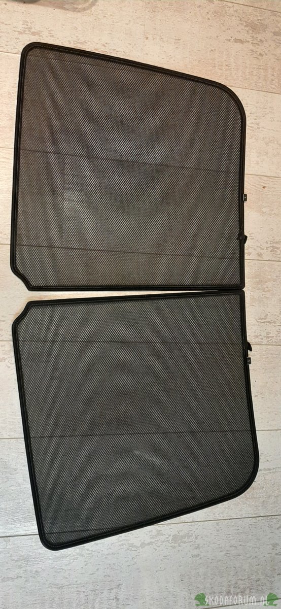 Privacy shades achterraam