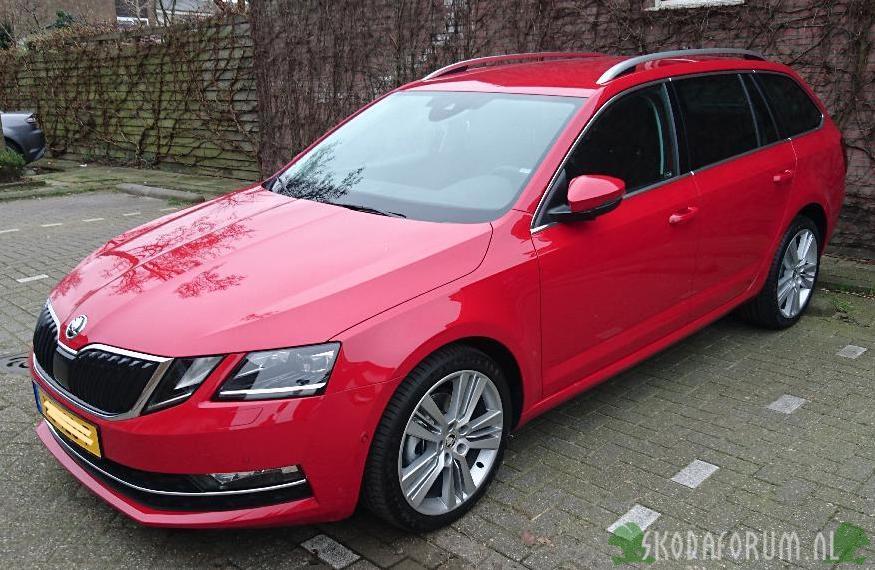 Skoda Octavia 1.5 tsi dsg velvet red