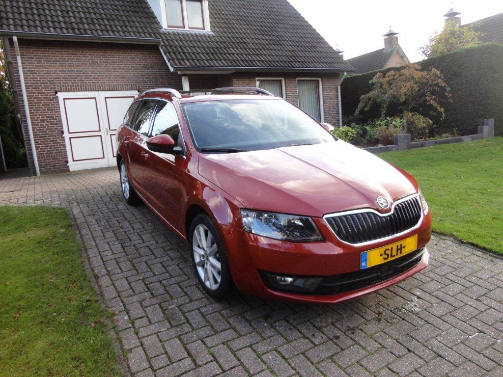 Skoda Octavia Combi EBL in Rio Red Metallic