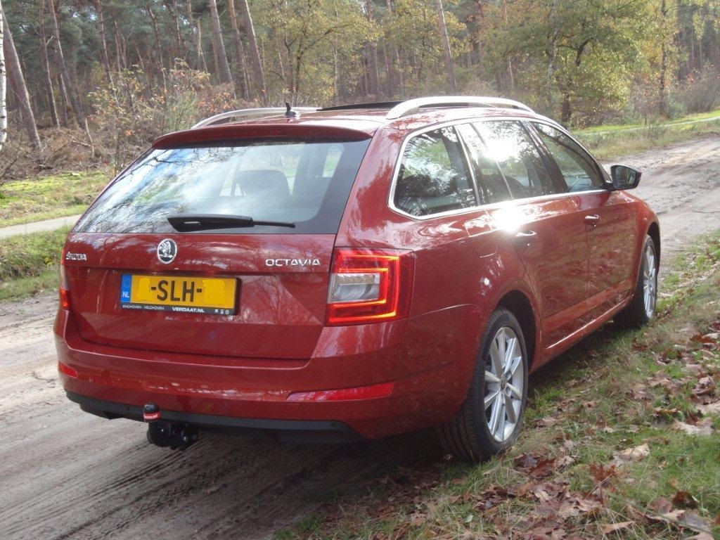 Skoda Octavia Combi EBL in Rio Red Metallic
