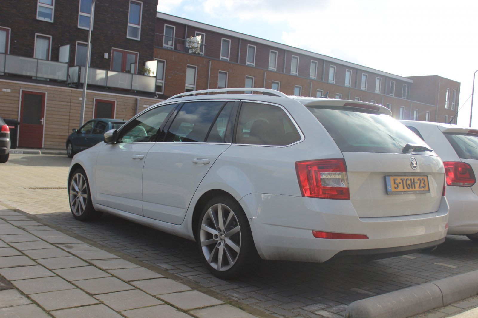 Skoda Octavia Moon White