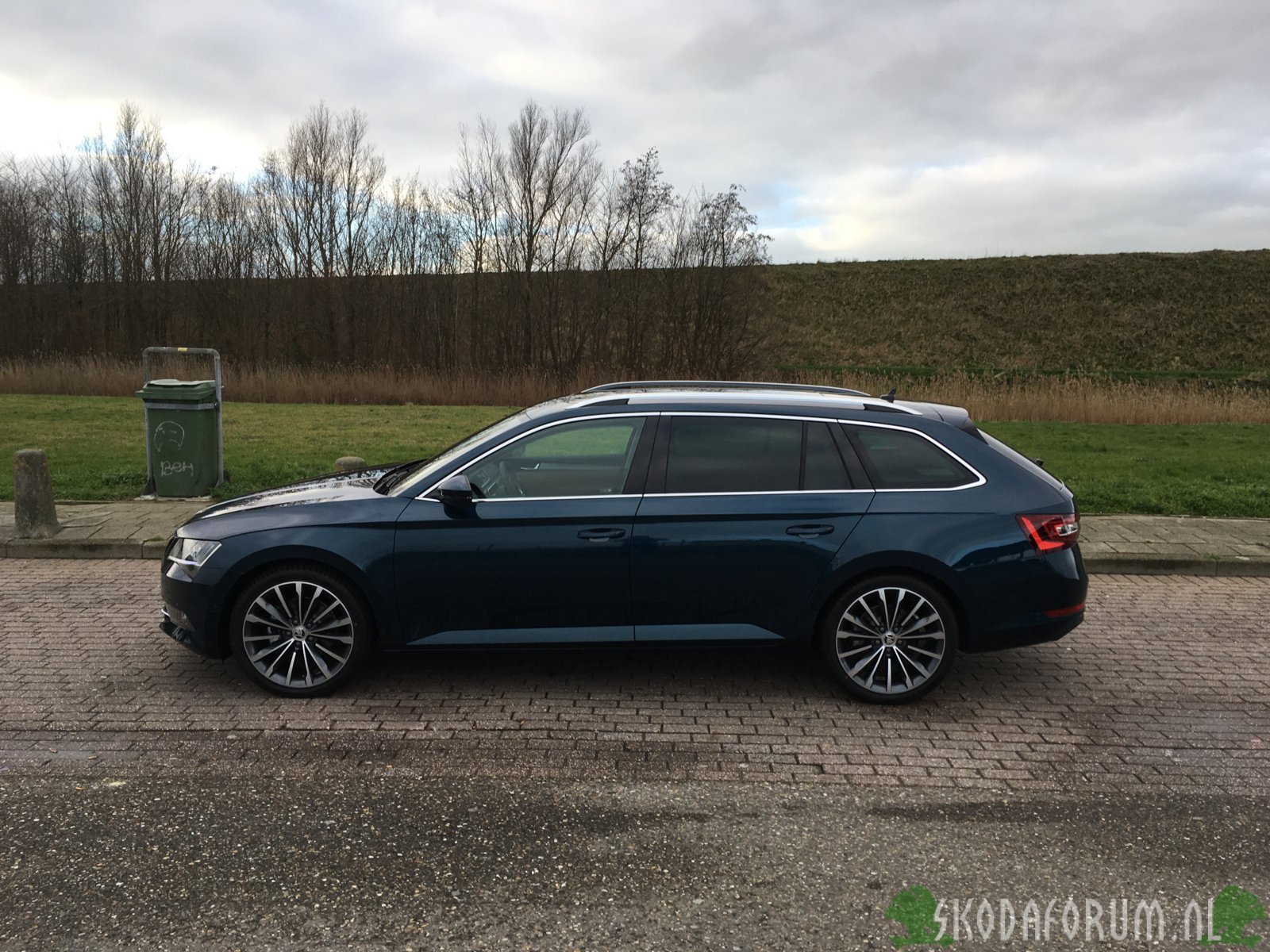 Skoda blue lava
