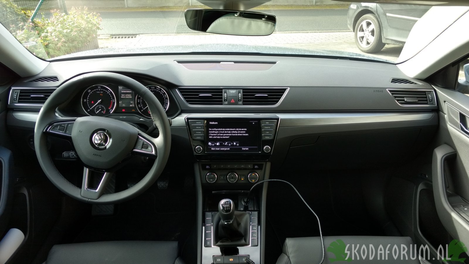 Style; Black interieur; geperforeerd/geventileerd leder; Packs: Comfort, GPS, Premium; LED Plus