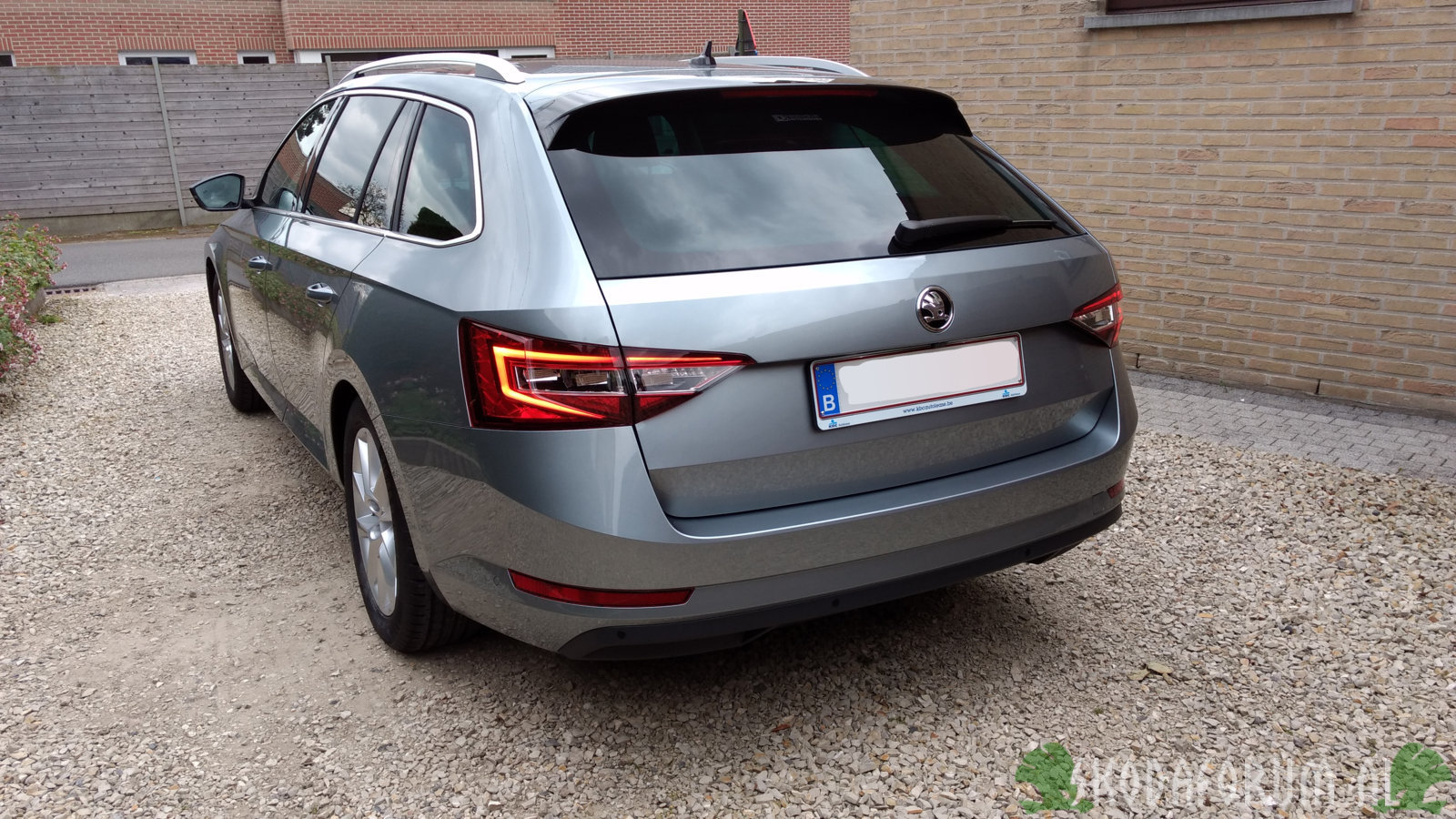 Superb III Combi, Greenline, Business Grey, Stratos velgen