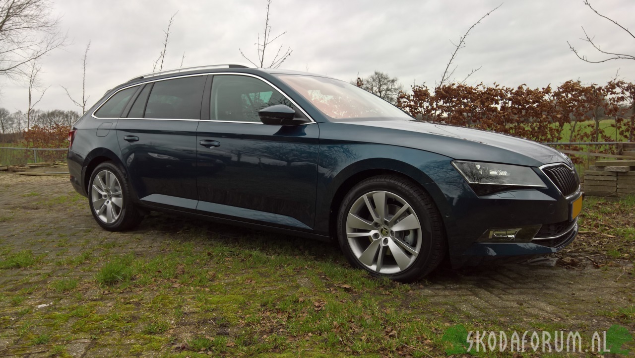 Superb III TDI 190PK Style Business Lava Blue op 18