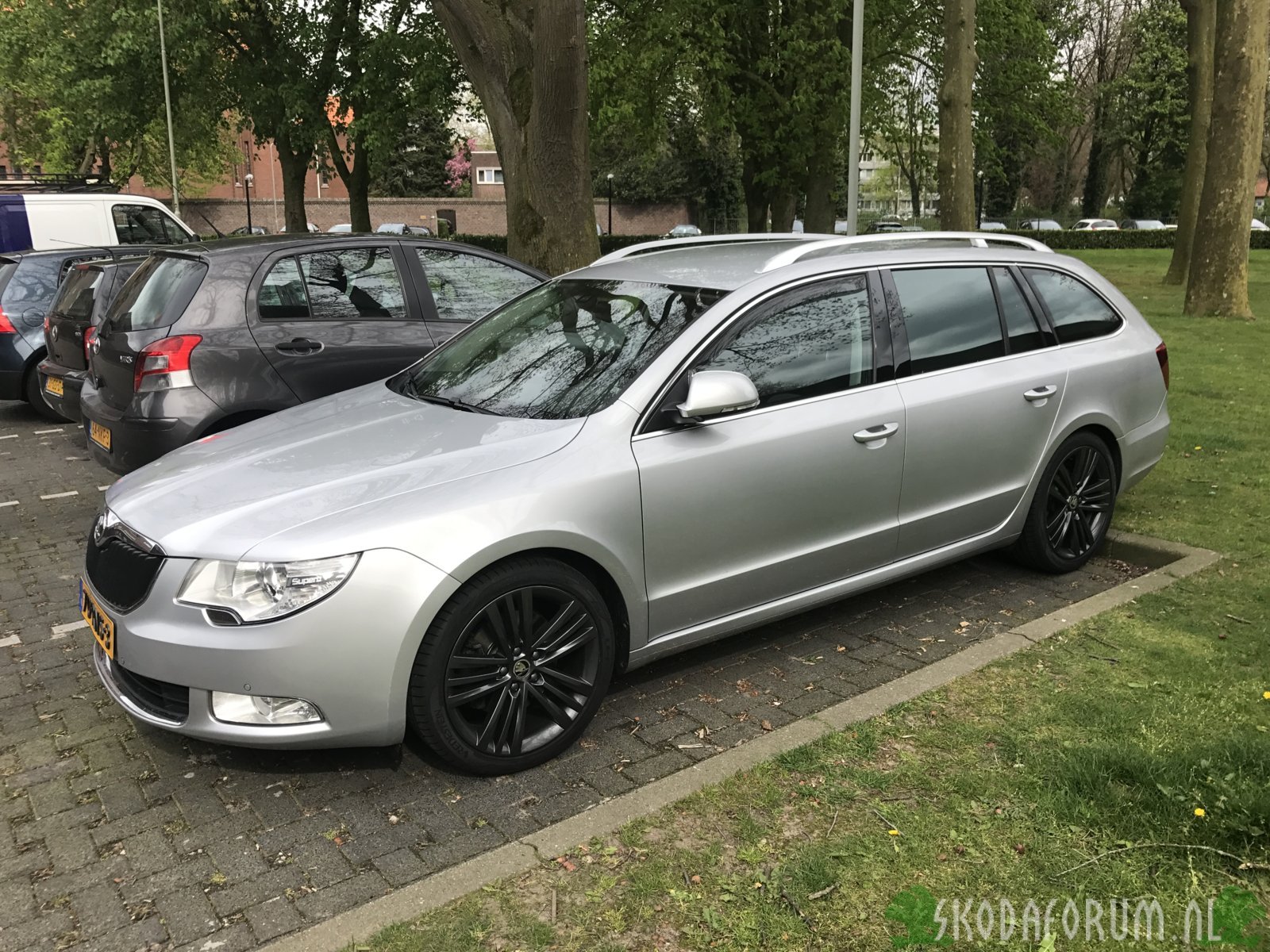 Superb met 3cm Eibach veren