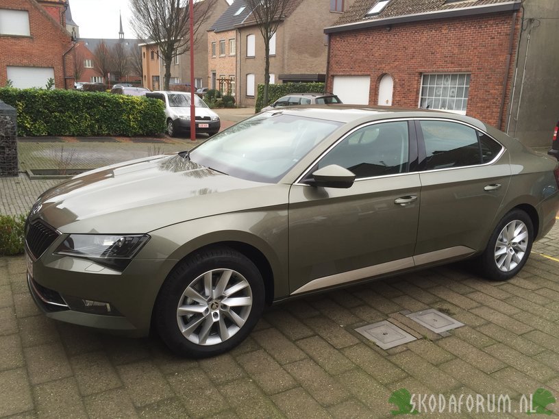 Superb style 1.4 tsi jungle green