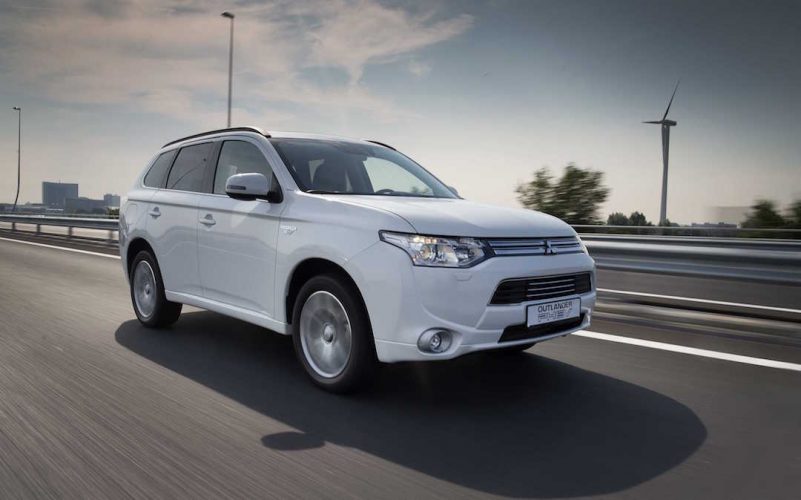 Mitsubishi-Outlander-PHEV-wit-2013.jpg