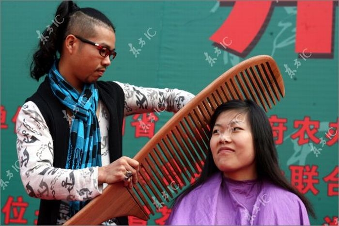 218811,xcitefun-giant-comb-5.jpg