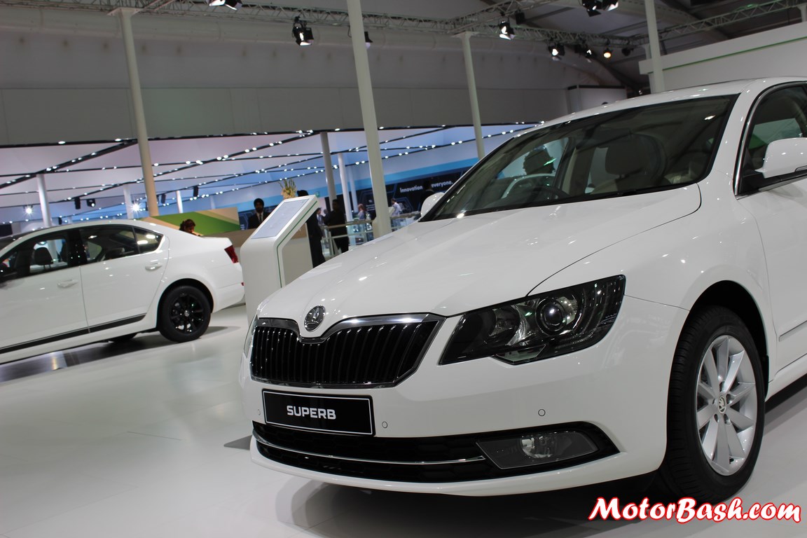 New-Skoda-Superb-facelift-Pics-front-white.jpg
