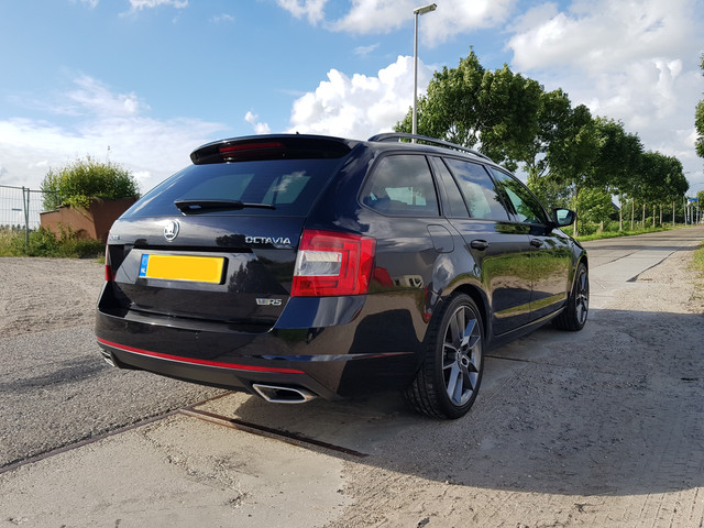 Skoda_RA_na_wassen_Kentekenloos.jpg