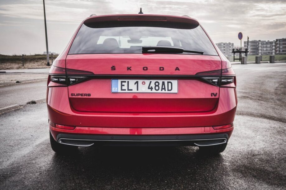 Skoda-Superb-iV-2020-8-918x612.jpg