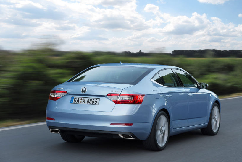 2015-Skoda-Superb-Back-Side-View.jpg