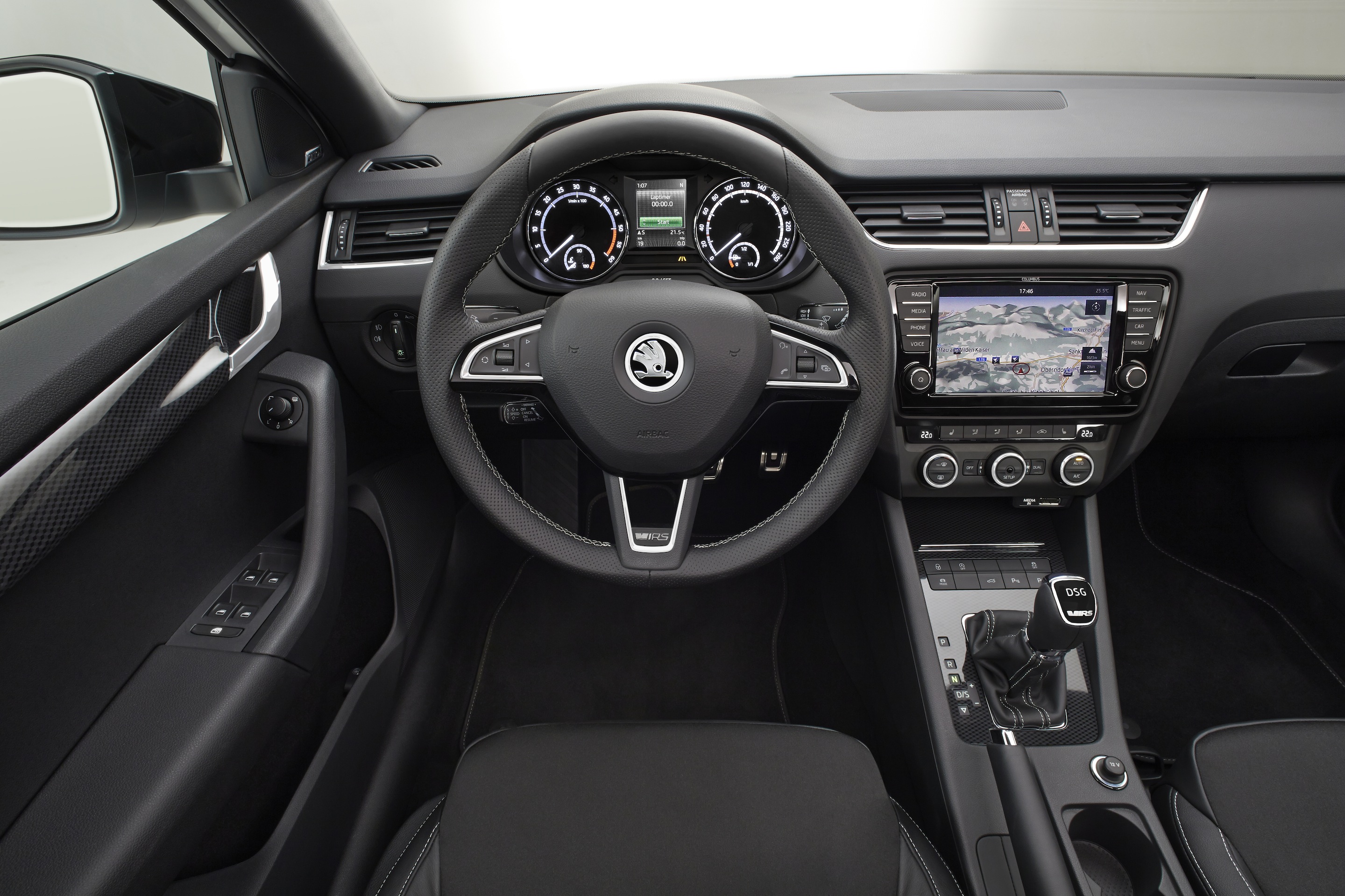 130703-SKODA-Octavia-RS-Interior-002.jpg
